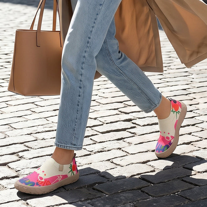 Lehké slip-on tenisky s barevným vzorem