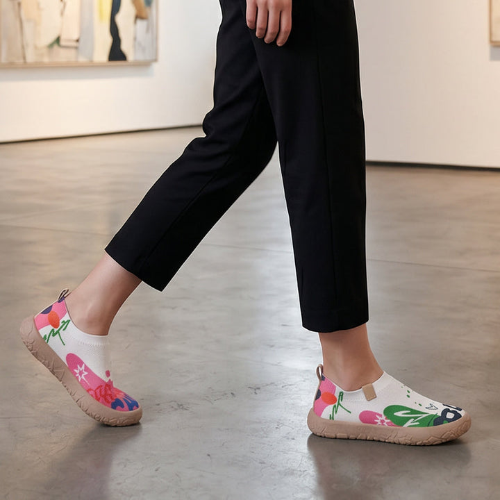 Lehké slip-on tenisky s barevným vzorem