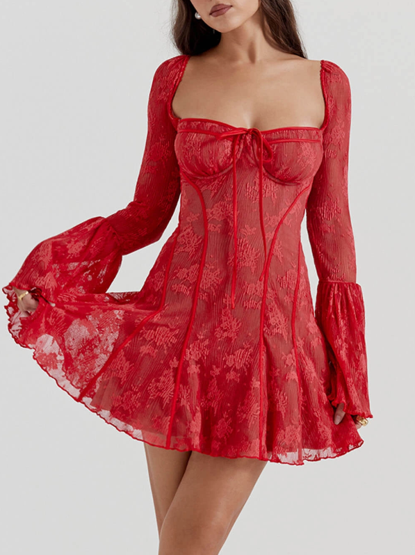 Špičkové minikleid s rozšířenými