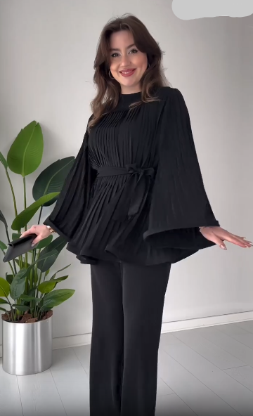 Elegantní plisovaná dámská souprava