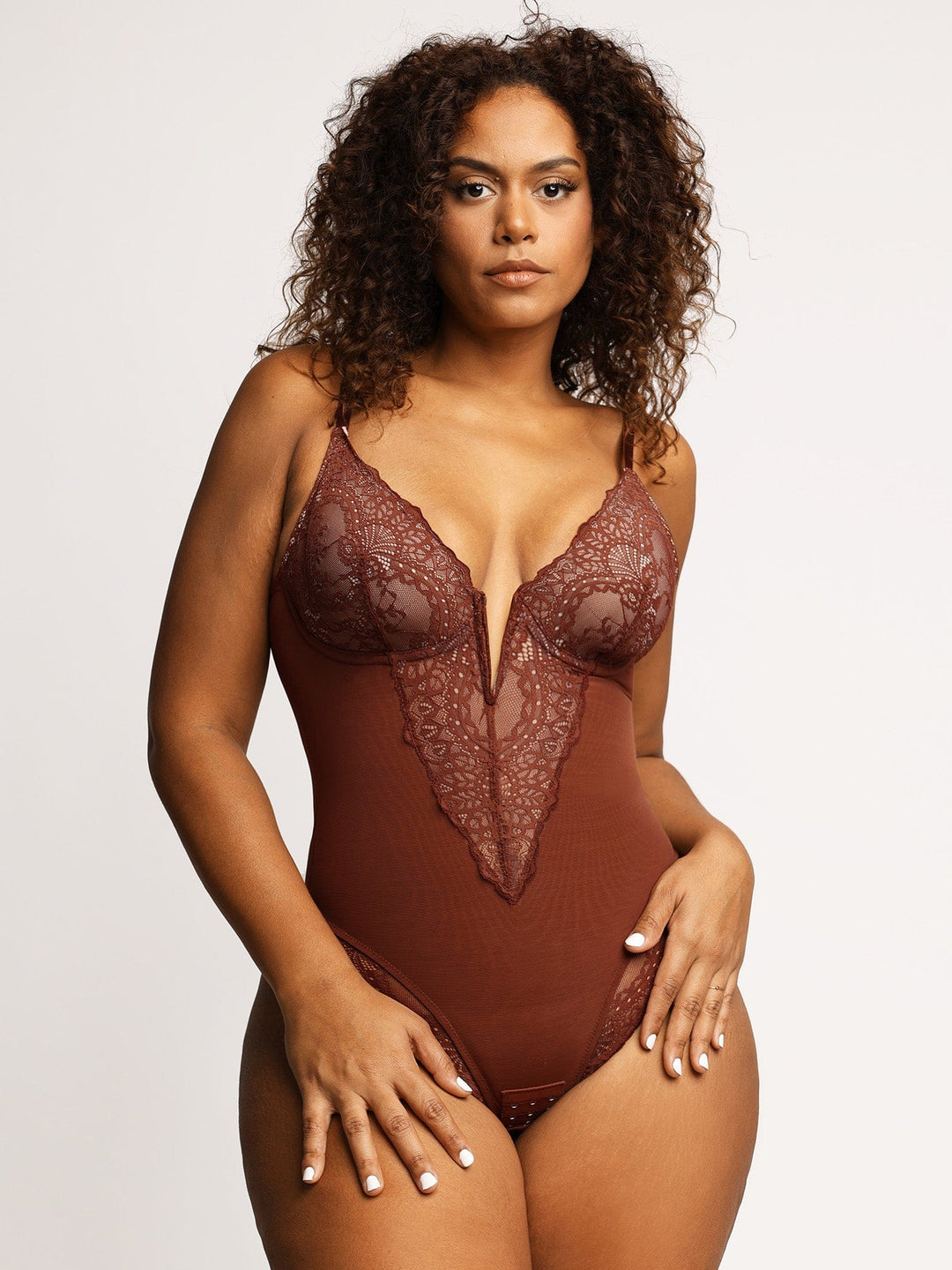 Luxusní krajkový bodysuit s