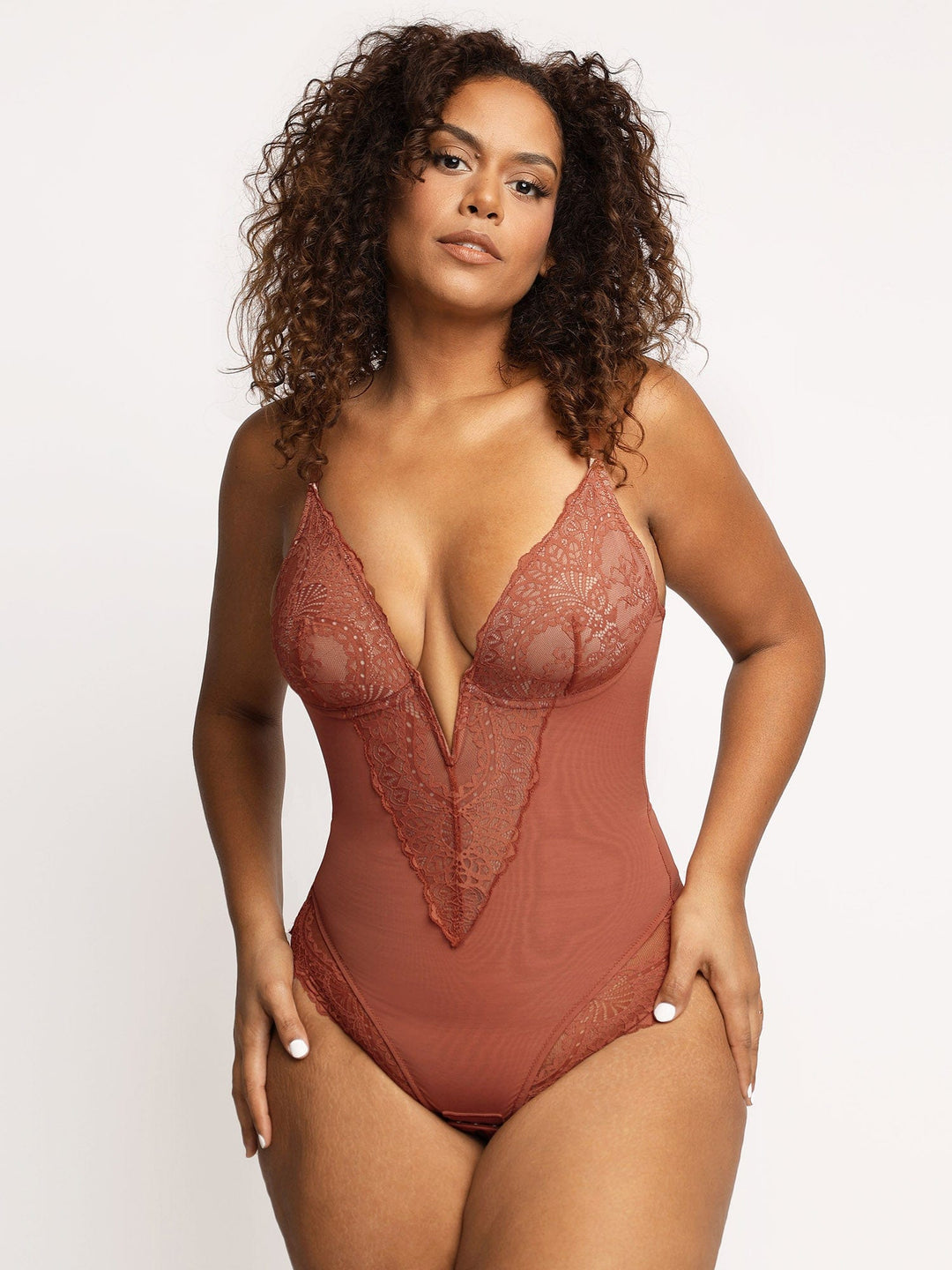 Luxusní krajkový bodysuit s